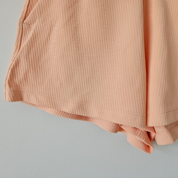 NWT LULULEMON PCHB Peach Bellini Ribbed Softstreme High Rise 2" Shorts Size 4 - Picture 3 of 6